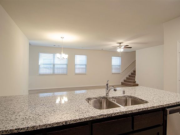 5th image of 2213 Miramar Dr