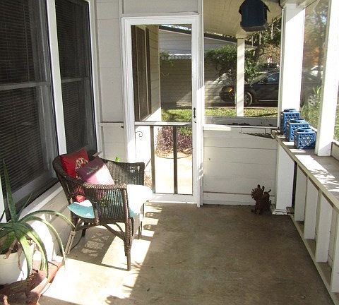 4th image of 215 Camellia St