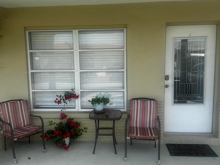 4804 NW 49th Ct — Photo 2