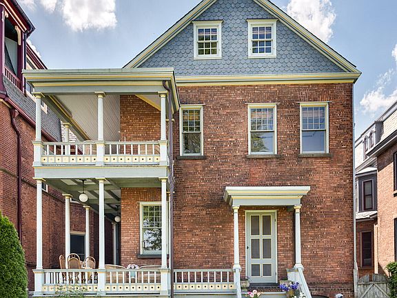 3rd image of 164 Grand Street