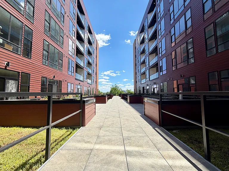 Residences at Pier 40 — Photo 1