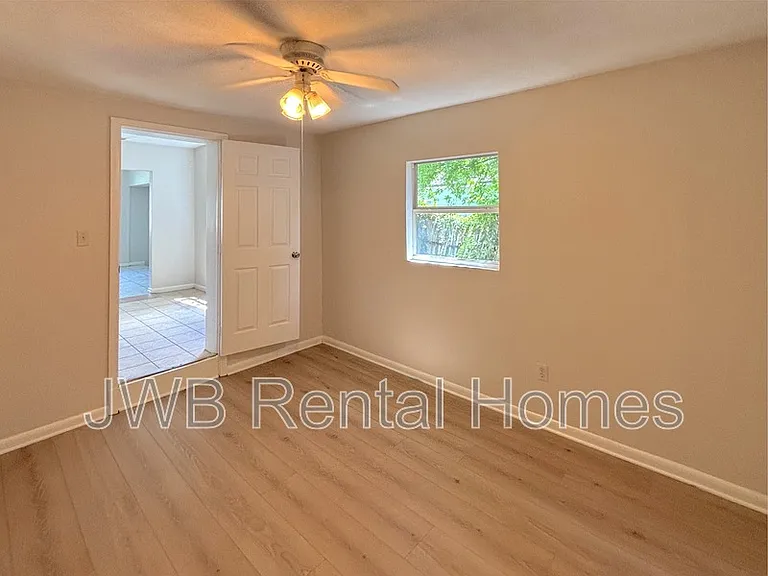 2248 Inwood Cir S — Photo 9