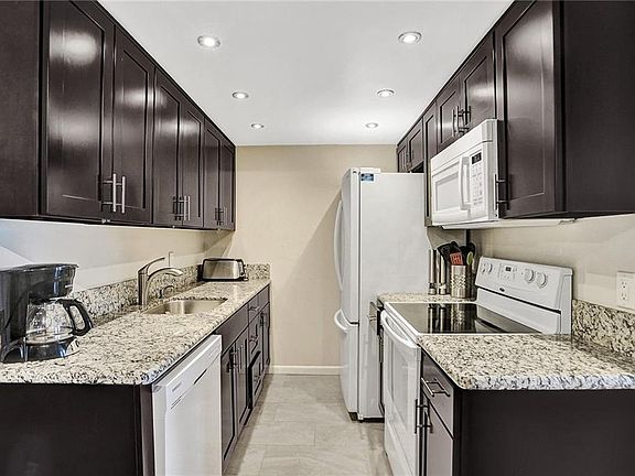 4th image of 2151 Cambridge G