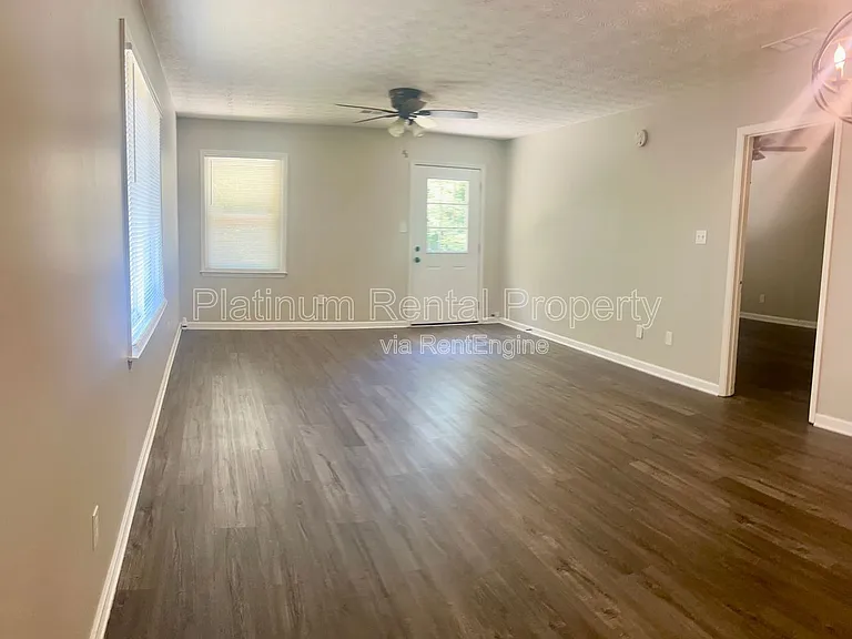1614 Riverside Trl NE — Photo 2