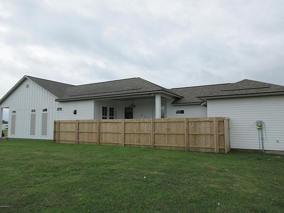 3rd image of 211 Lake Crest Ln
