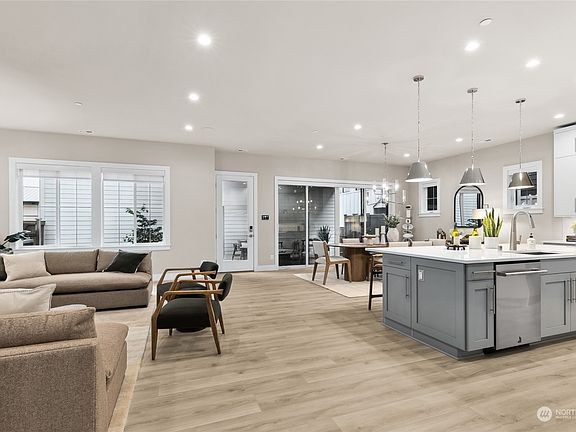 5th image of 209 8th Avenue W