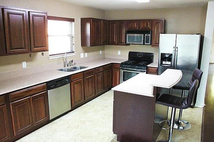 3 bed, 2.0 bath, 1884 sqft, $1,900 — Photo 4