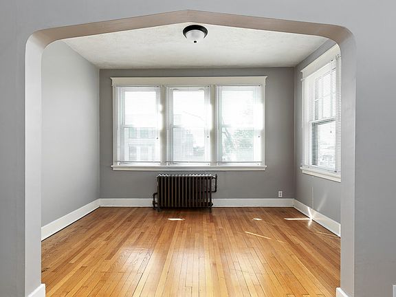 3rd image of 2971-2973 Glenmore Ave