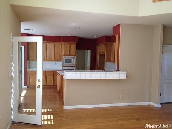 5th image of 124 Burrill Dr