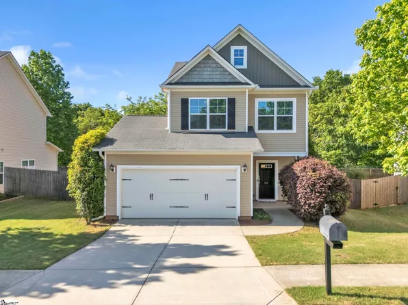 212 Rivers Edge Cir, Simpsonville, SC 29680