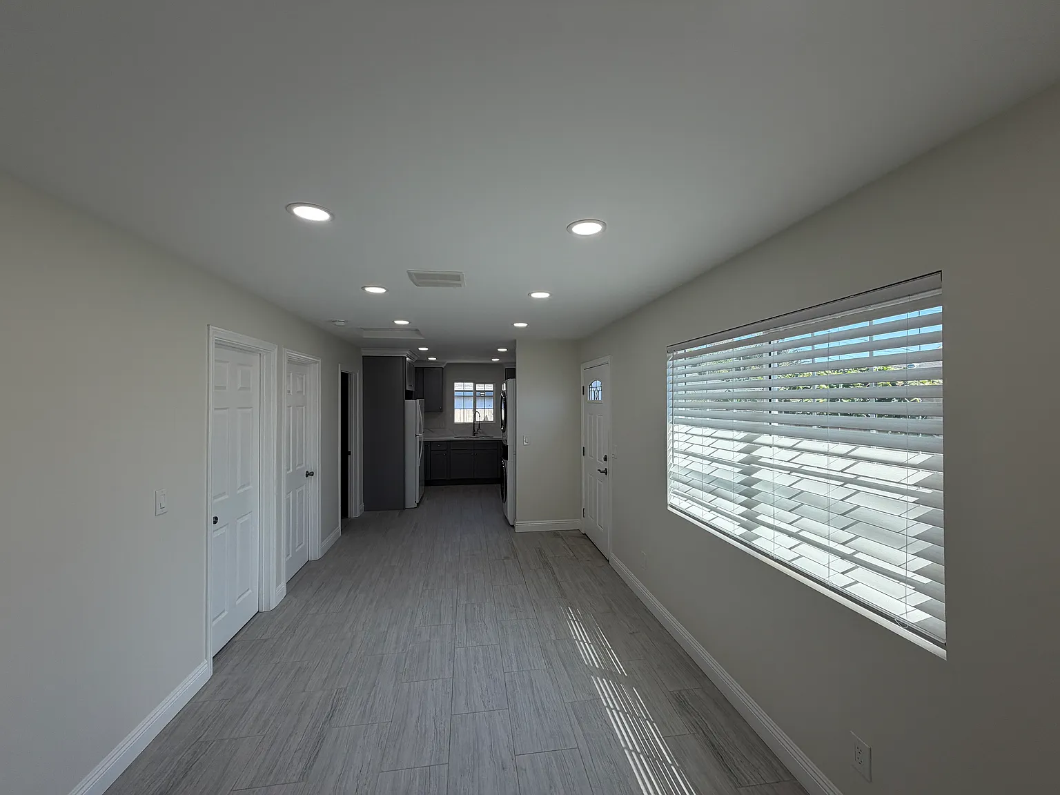 2 bed, 700 sqft, $2,700 — Photo 2