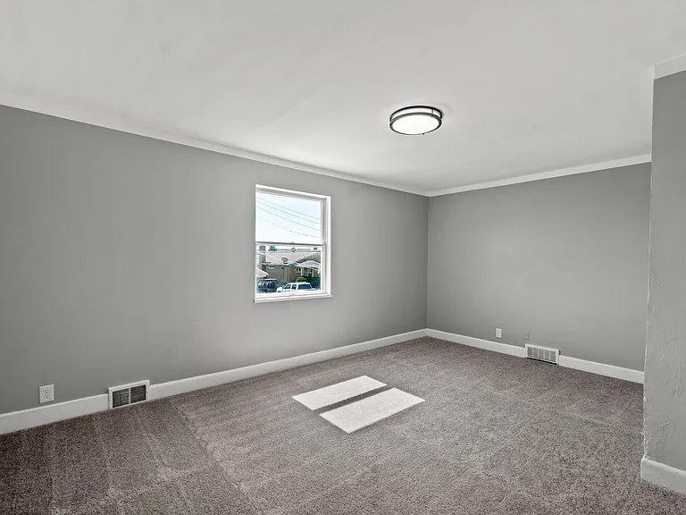 1744 Highland Ave — Photo 16