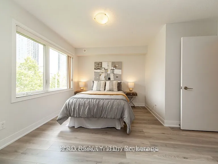 315 Village Green Sq #Townhouse 51 — Photo 31