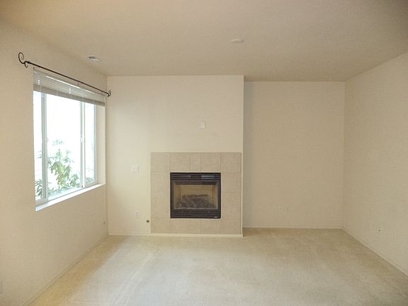 Living room w/ fire place