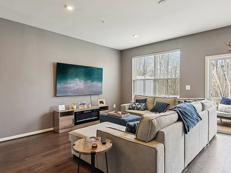 1306 Hawk Hollow Dr — Photo 19