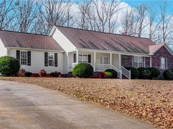 1955 Willow Oak Dr, Thomasville, NC 27360