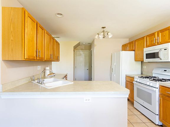 5th image of 350 Wedgewood Cir