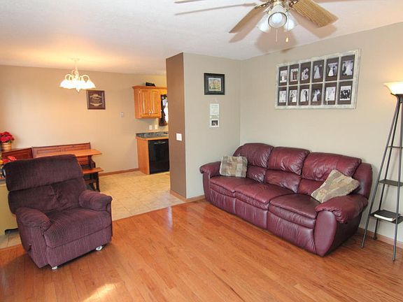 4th image of 116 W Holly Cir