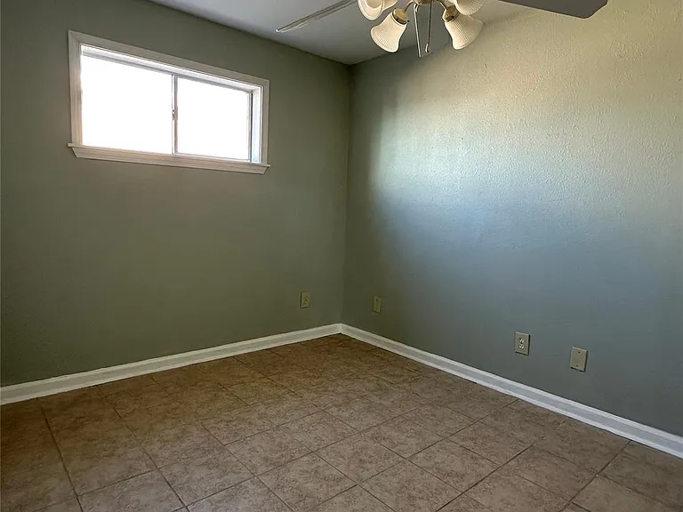 516 Holiday Dr #49 — Photo 11