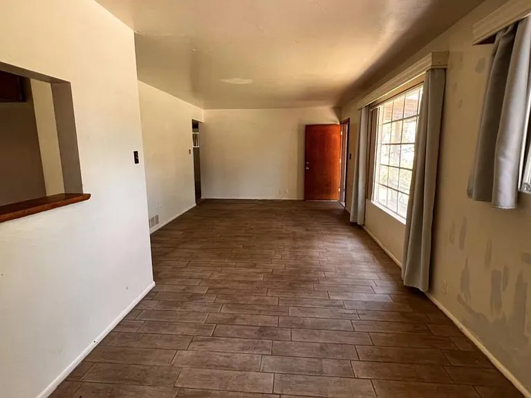 1322 S Cedar St — Photo 3