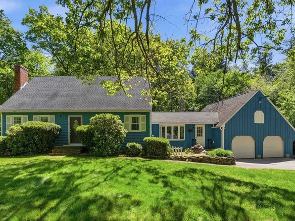 12 Crescent Circle, Pelham, NH 03076