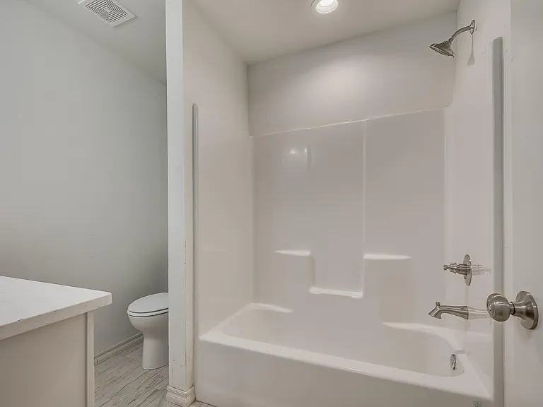 816 W Nevada Ave — Photo 32