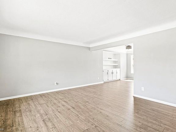4th image of 6113 Sun Ray Dr