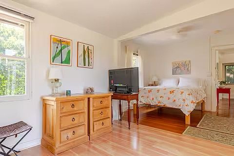 5th image of 801 N Rodeo Dr