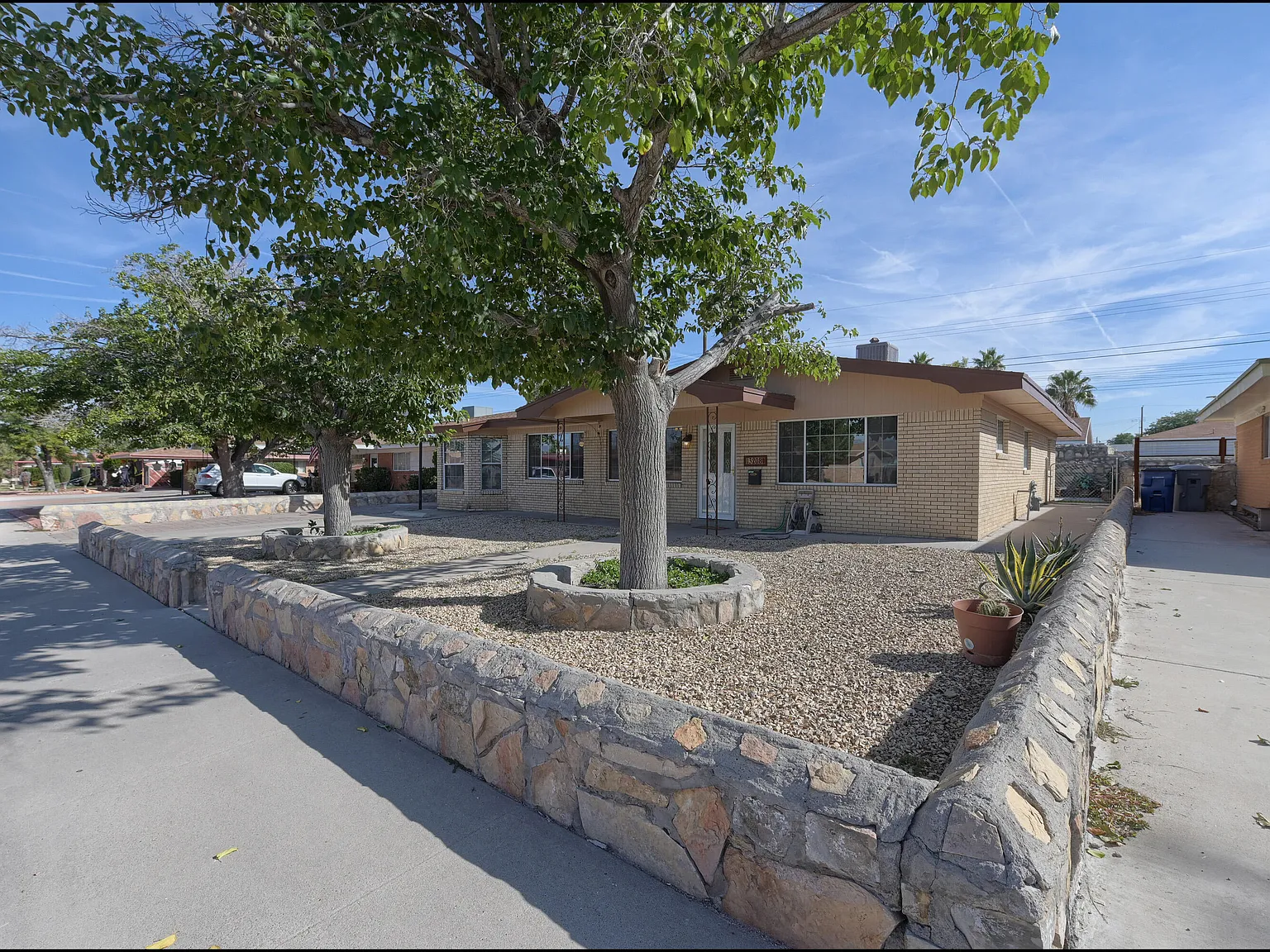 4 bed, 2.0 bath, 1985 sqft, $1,595 — Photo 3