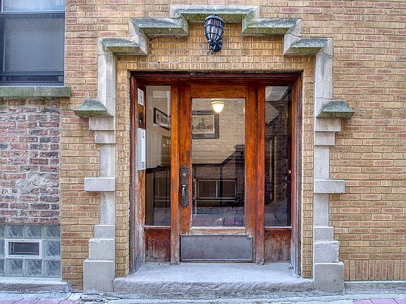 4th image of 2037 W Morse Ave APT 1