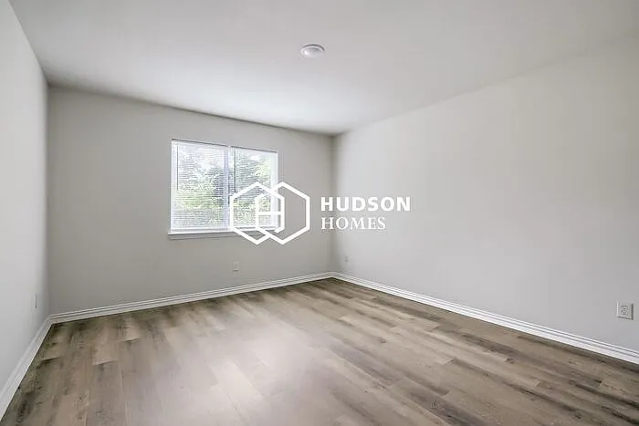 127 Holiday Dr — Photo 9