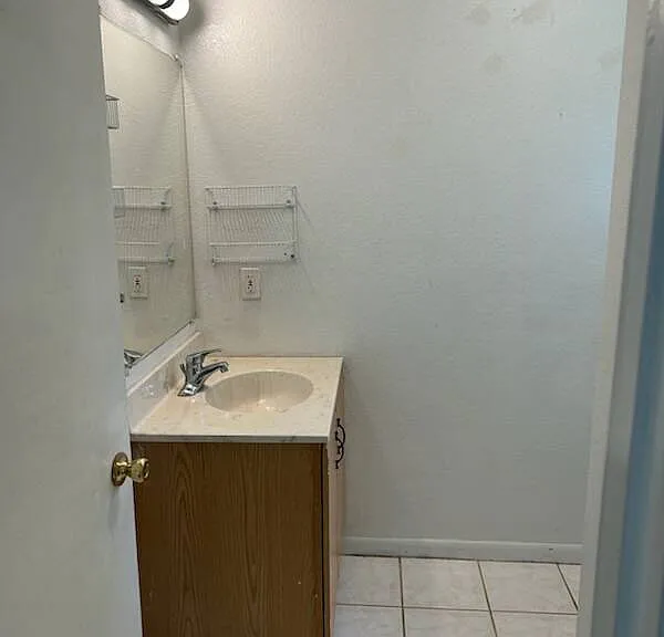1406 Crossview St — Photo 9