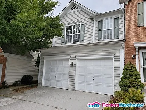 223 Regent Sq — Photo 2