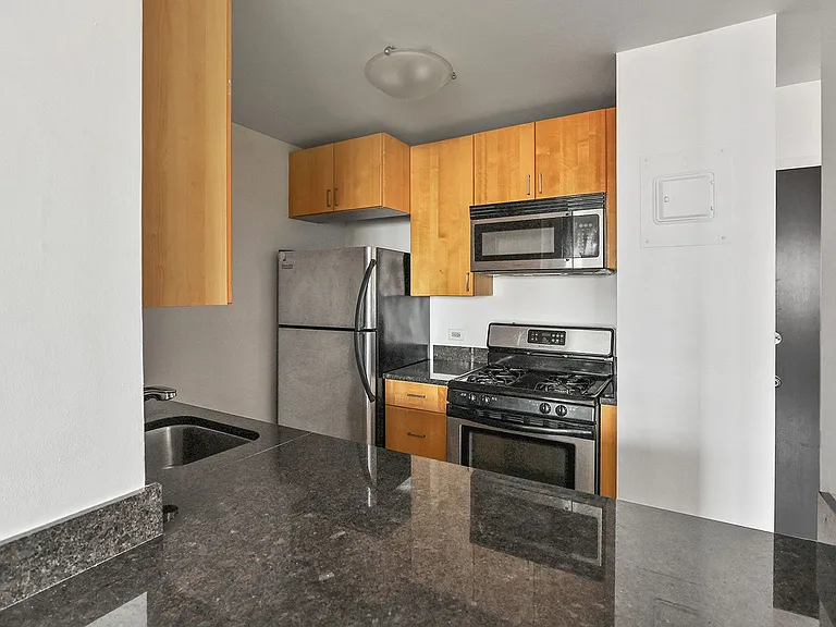 210 N 17th St #MAIN — Photo 7