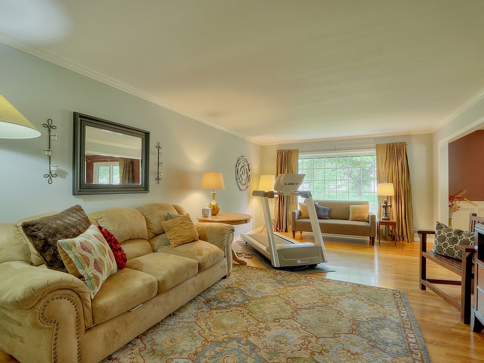 1st image of 11136 Belleview Ave