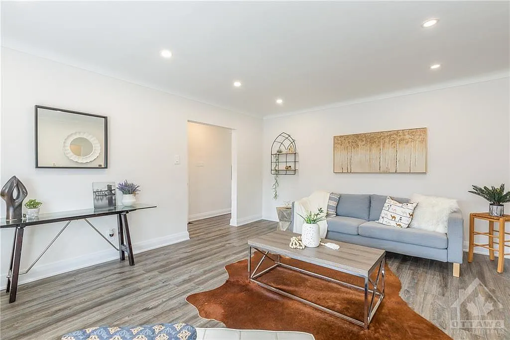 3 bed, 1.0 bath, 12000 sqft, $2,395 — Photo 2