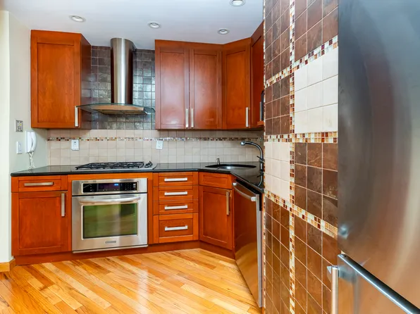 303 East 43rd Street image 5 of 14