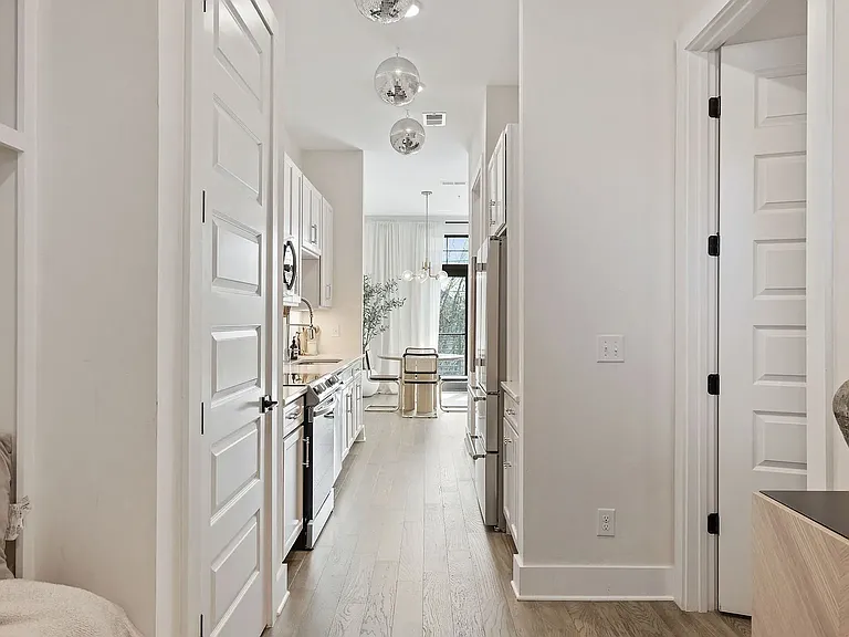 1403 Martin St #202 — Photo 2