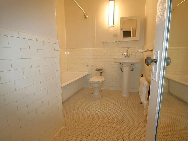 George Wolf Apts — Photo 8