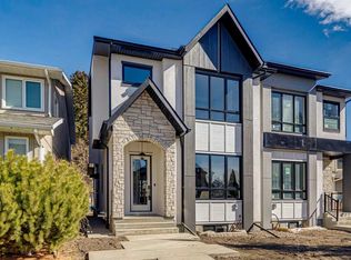 2620 W 30th St SW, Calgary, AB T3E2L5