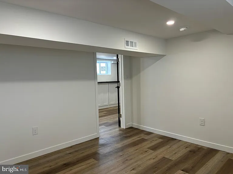 1019 S Broadway — Photo 23