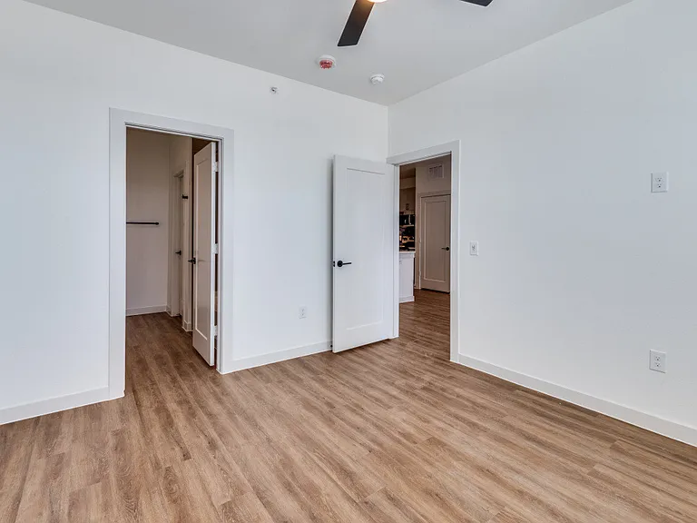 The Cambridge — Photo 29