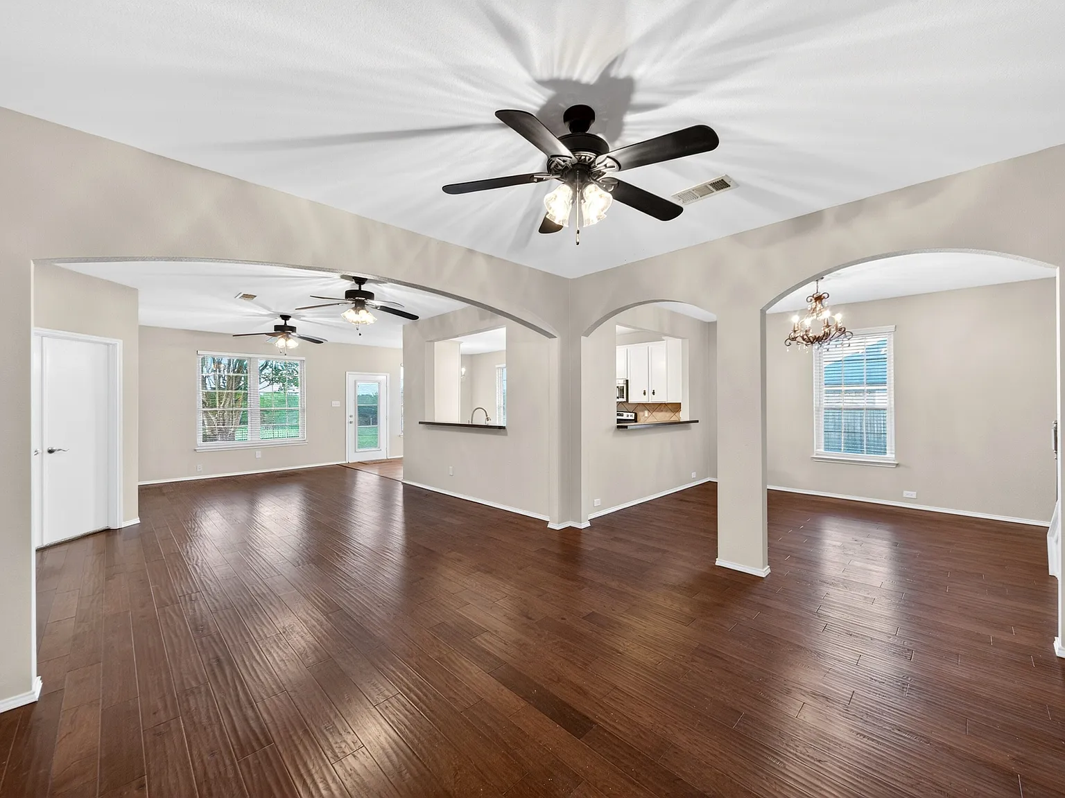 4 bed, 2846 sqft, $2,995 — Photo 4