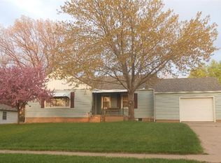 1103 N Cedar St, Abilene, KS 67410