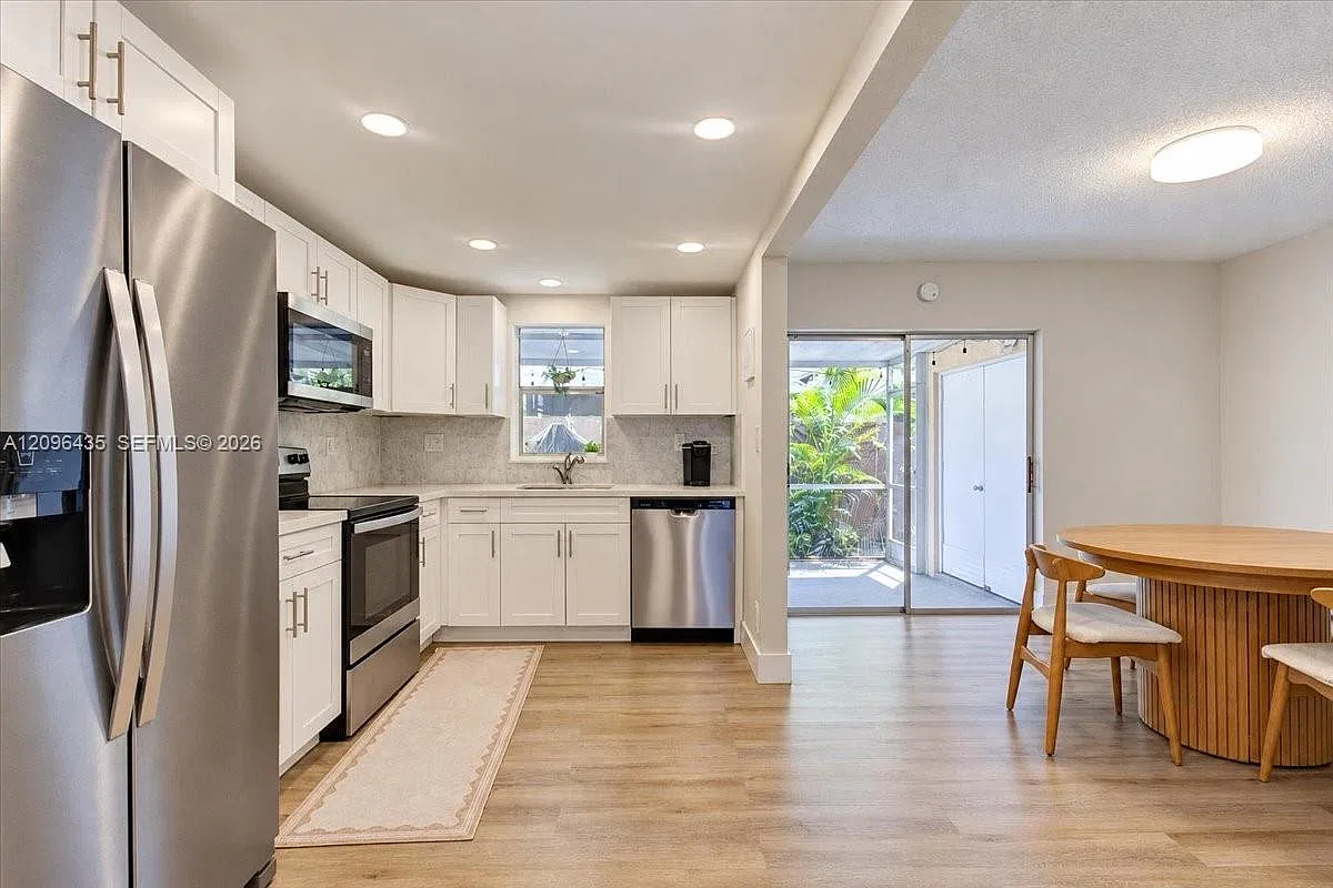 6524 SW 41st St — Photo 2