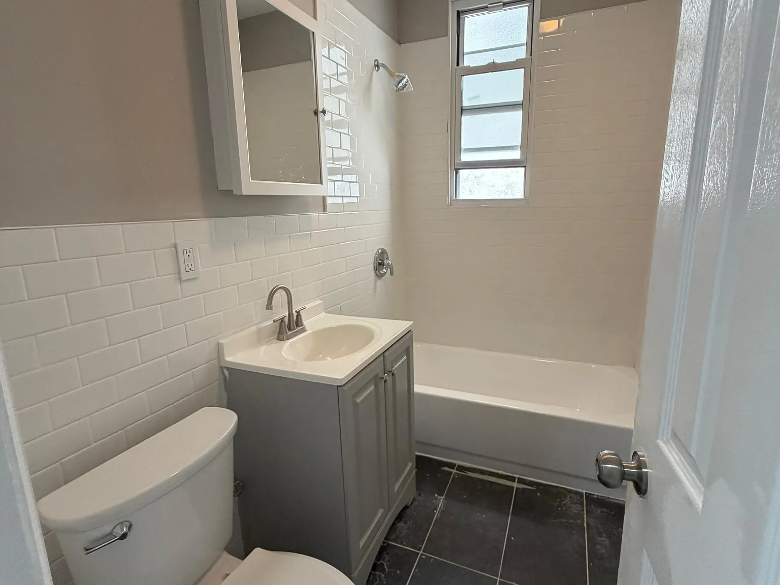 4 bed, $4,000 — Photo 1