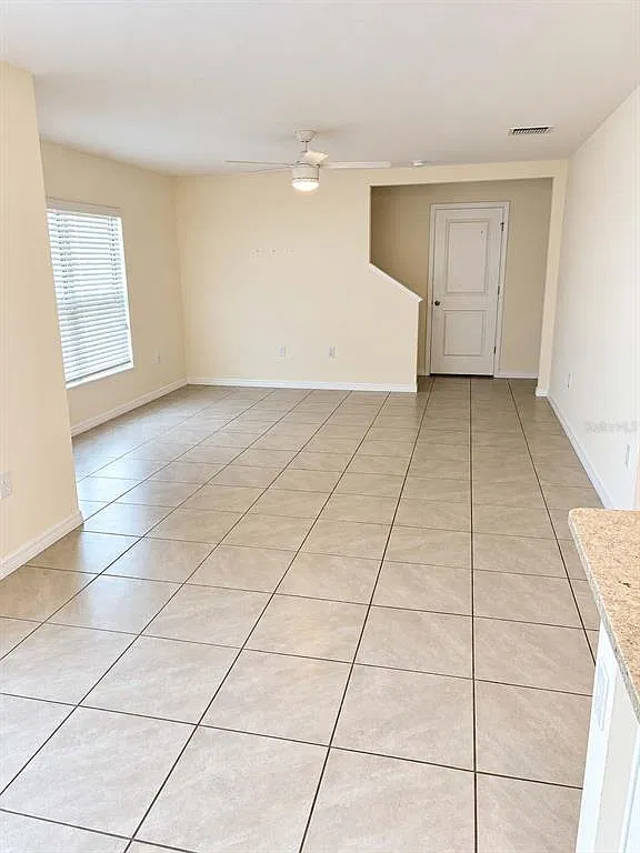 4 bed, 3.0 bath, 2371 sqft, $2,450 — Photo 4