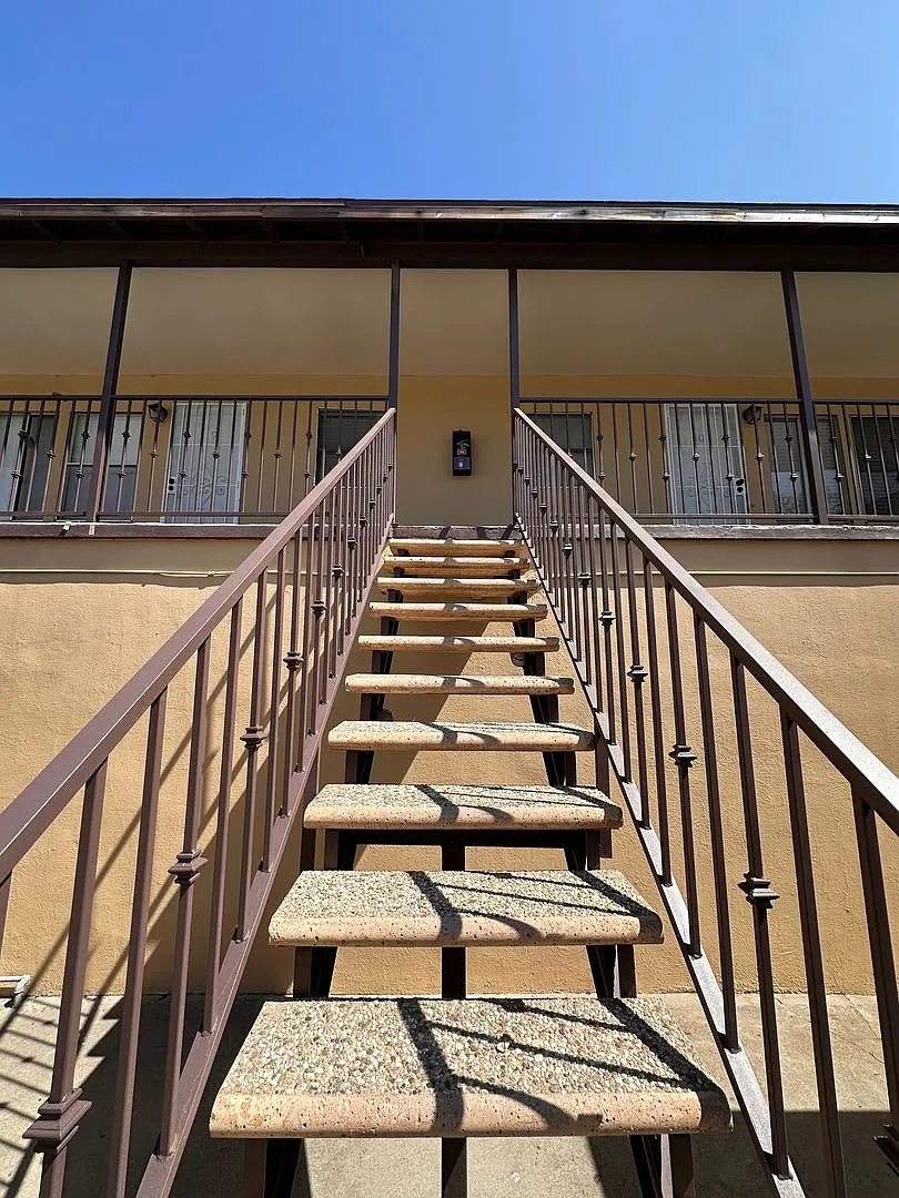 305 E. Colorado Blvd. — Photo 3
