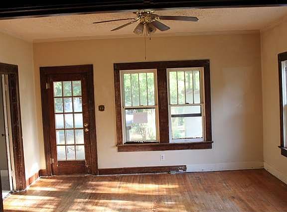2nd image of 915 NW Dearborn Ave