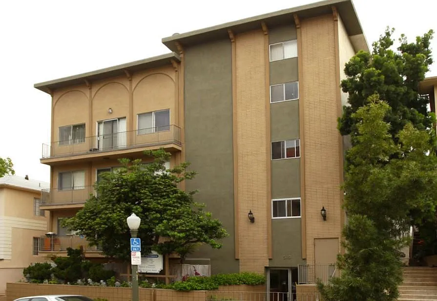 519 Glenrock Ave #101